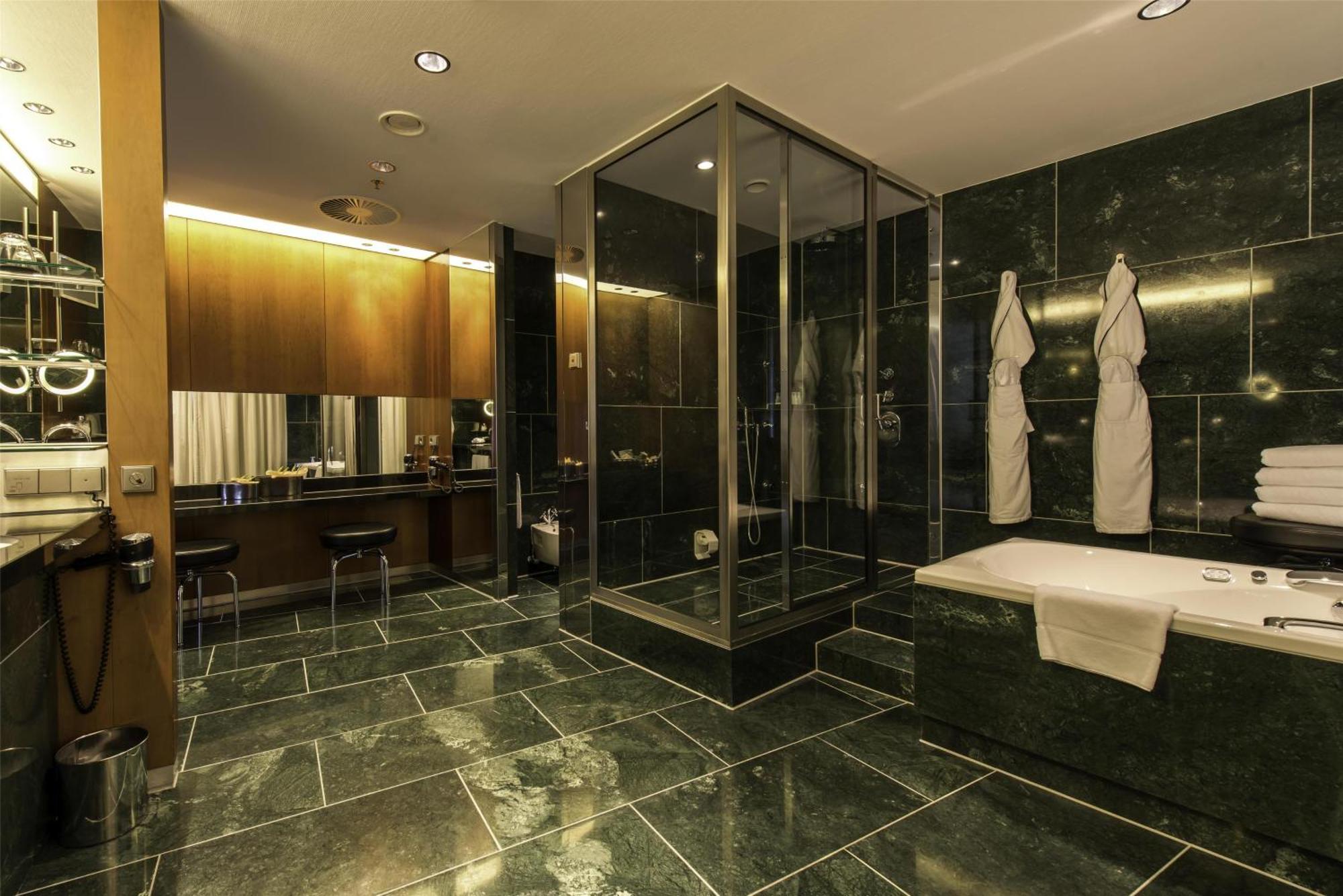 Grand Hyatt Hotel 5*